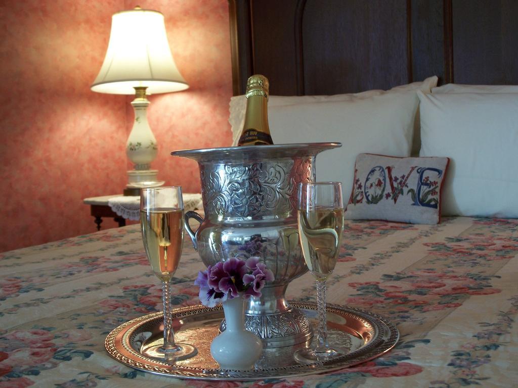 C.W. Worth House Bed And Breakfast Wilmington Room photo