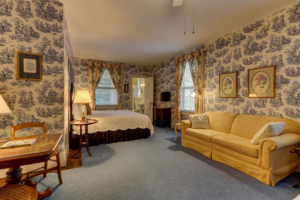 C.W. Worth House Bed And Breakfast Wilmington Room photo