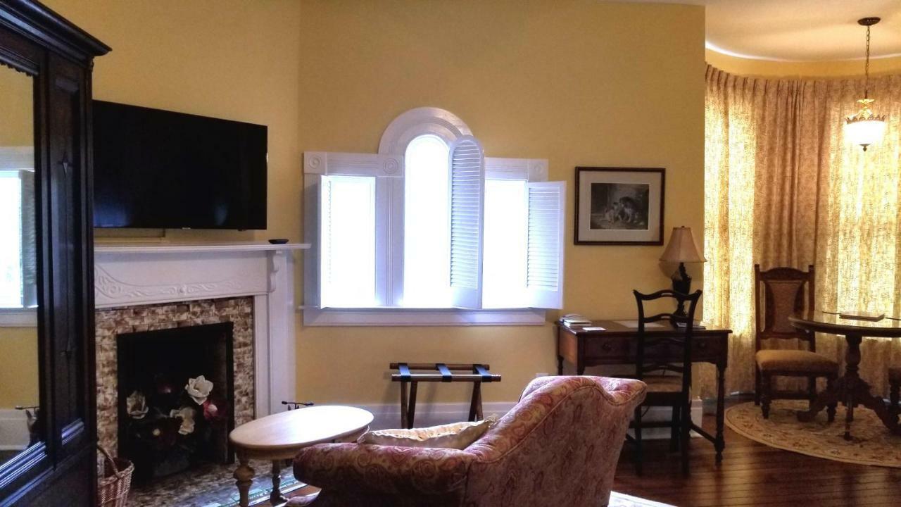 C.W. Worth House Bed And Breakfast Wilmington Exterior photo